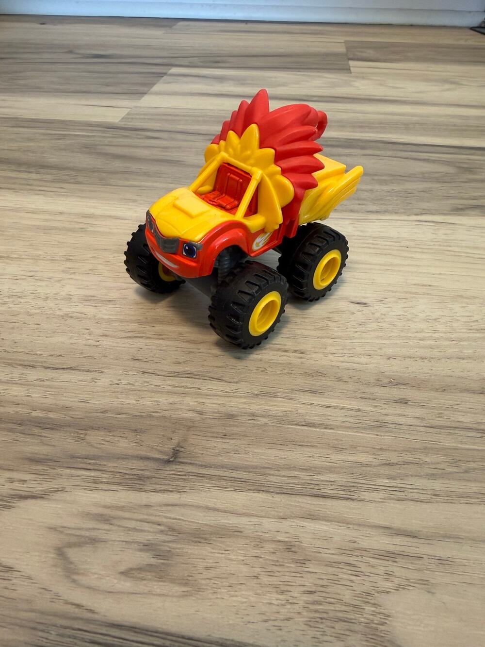 Blaze and the Monster Machines Blaze Lion Truck Die-Cast Vehicle Monster Truck
